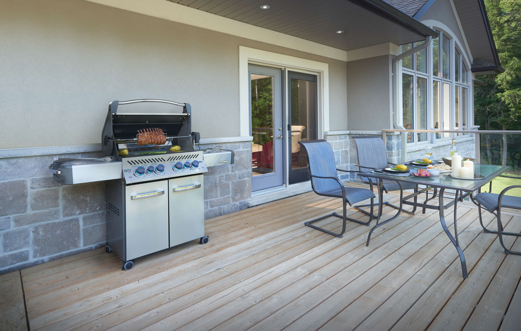 The prestige 500 RSIB are quality grills that improve any deck or patio they are on. Stainless steel, charcoal grey, or black - multiple colour options available for both natural gas and propane burning options.