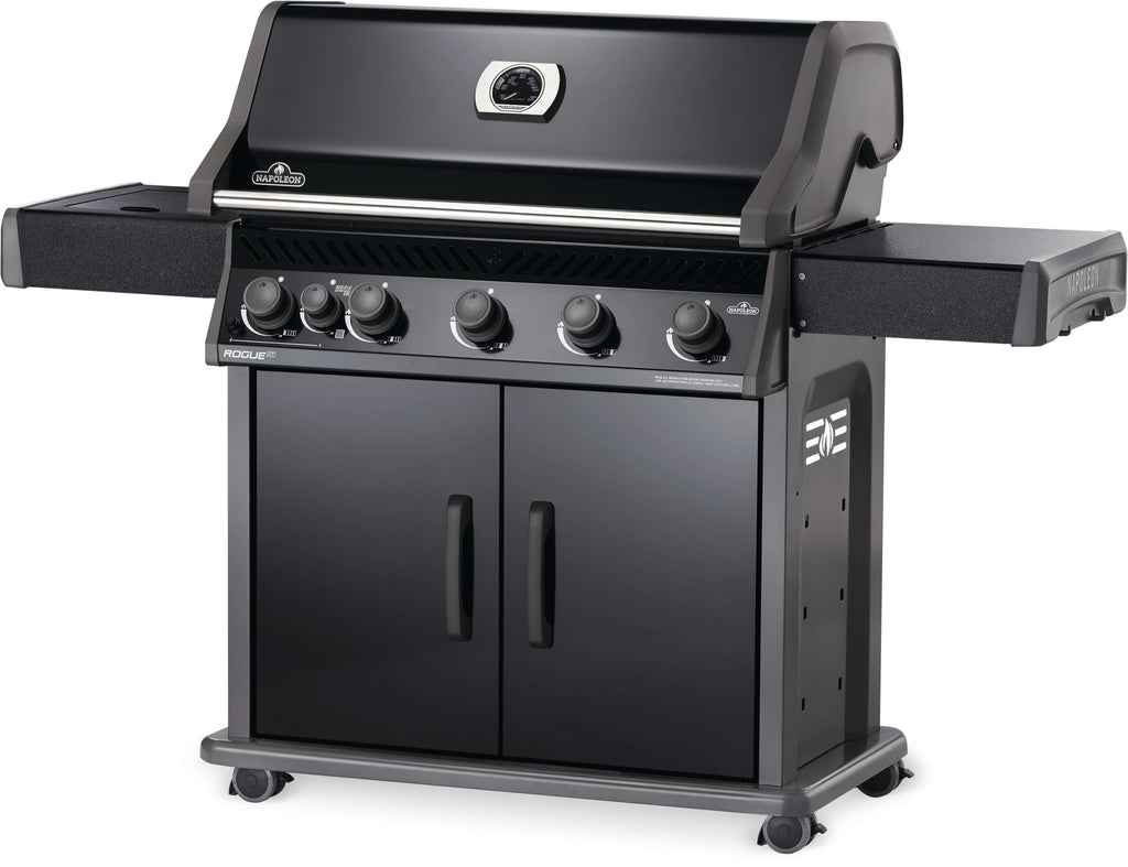 Front angled view of the smudge-free black model of the Napoleon Rogue XT 625 SIB gas grills. Stainless steel or black coloured, the choice is yours. Available in propane, these grills are sleek and stylish and have a whackload of features. Go different, go ROGUE